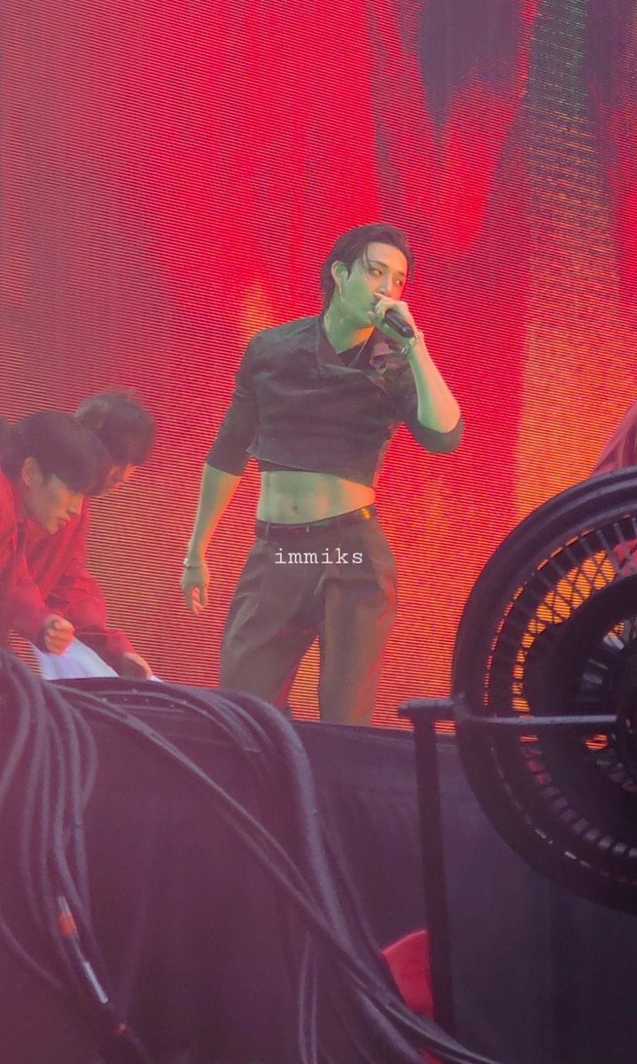 hyunelks's tweet image. close enough welcome back this chan
