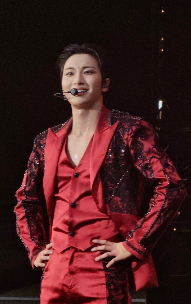 DDANGY0s's tweet image. seonghwa looking at atiny
#SEONGHWA #성화 #ATEEZinChicago
#ATEEZInYourFantasy