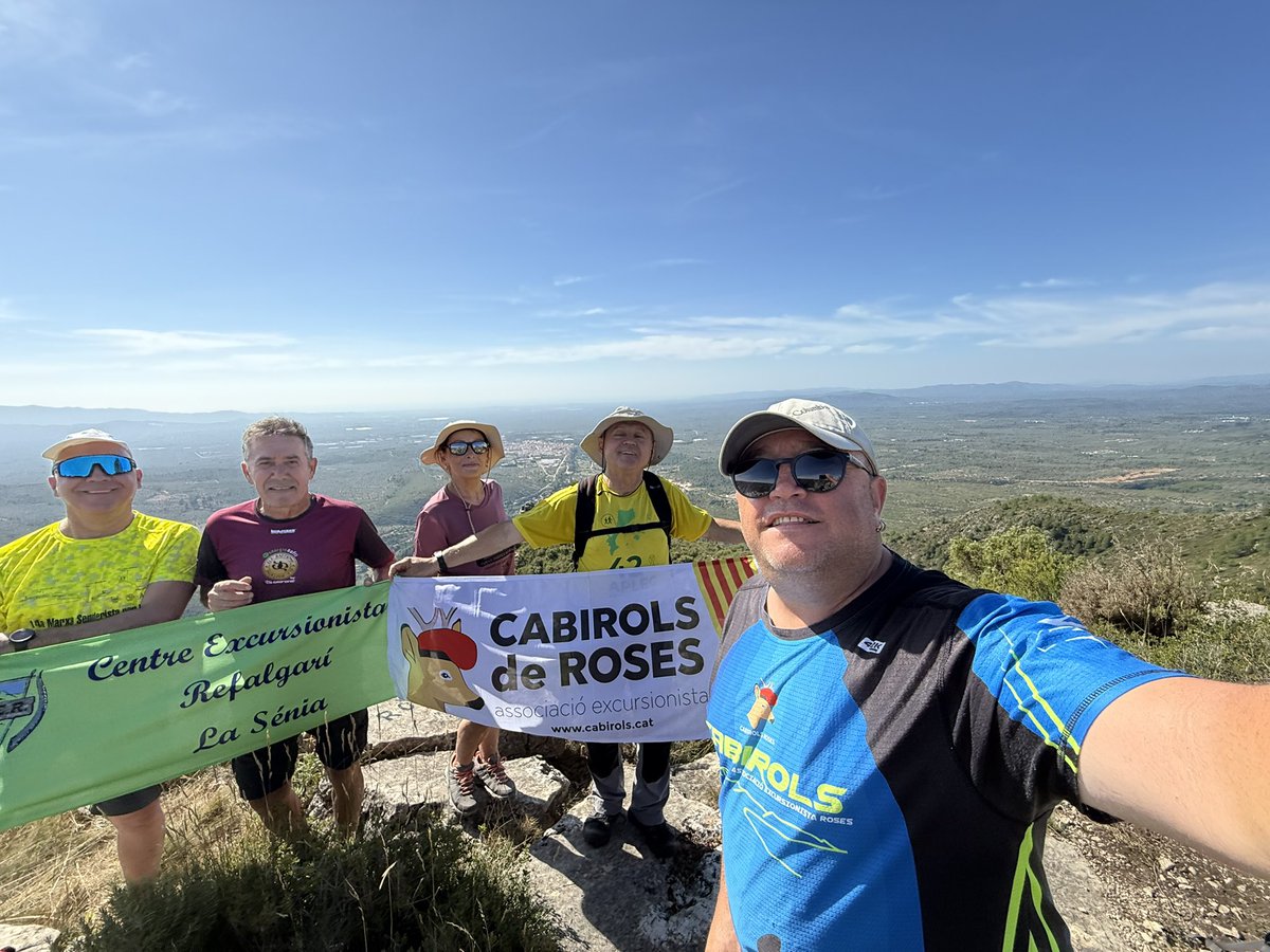 PolloRoses's tweet image. I per finalitzar aquesta escapadeta, bonica matinal pels voltants de La Sénia visitant La Tossa.
Quatre dies ben aprofitats, hi hagut temps per treballar per l’excursionisme català i les nostres entitats, per gaudi personal (fent el guiri) i caminar una mica que sempre va bé! 😍