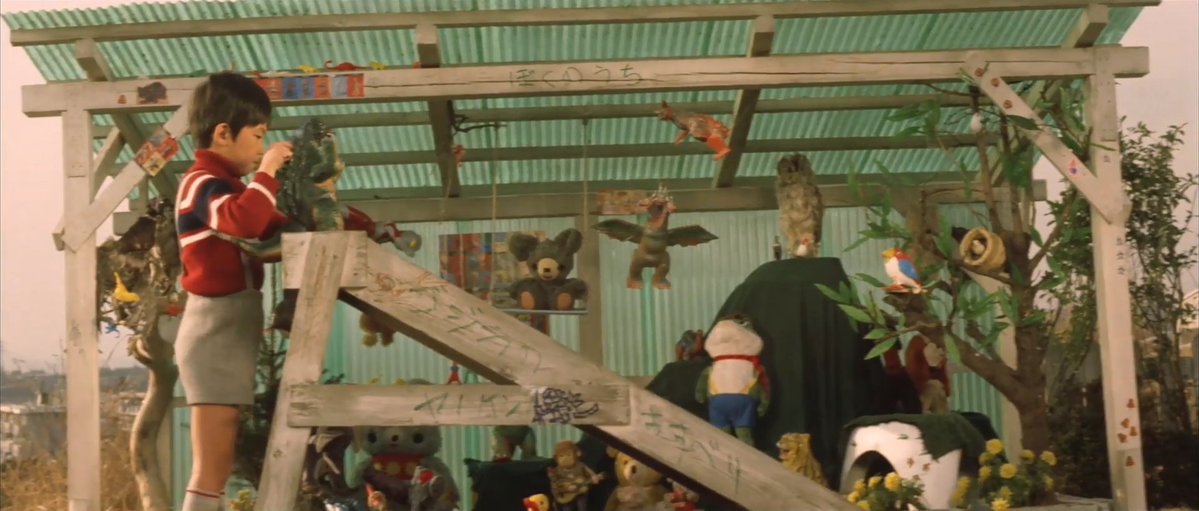 M3S0soic's tweet image. #GojiRewatch25
Ken's toys include: Bullmark soft vinyl Godzilla (might be the same prop as in AMA which I called "Marusan" sorry for that although Bullmark version was based on it), giant Godzilla, King Ghidorah, Baragon and Ultraman, Kanegon and Gomora(?) from the Ultra series.