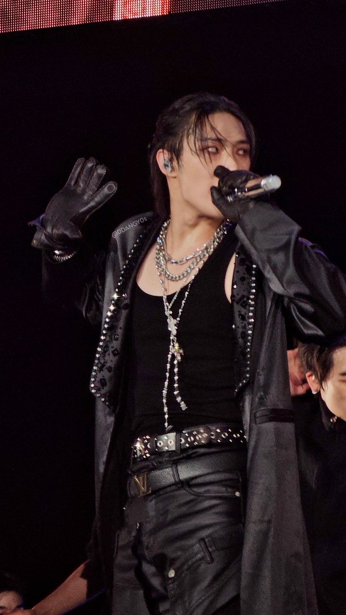 DDANGY0s's tweet image. this look 🔥🔥🔥

#MINGI #민기 #ATEEZinChicago 
#ATEEZInYourFantasy