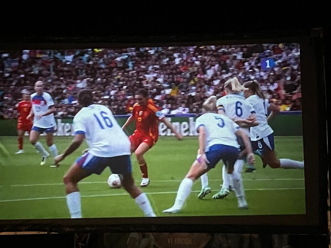 ccemalabo's tweet image. El Centro Cultural de España En Malabo proyecta en pantalla grande la final de la Eurocopa femenina 2025, Inglaterra vs España, disputado este domingo, 27 julio, en Bisilea (Suiza) y emitido en @La1_tve .
@EmbEspMalabo #EspañaEnGE @AECID_EspMalabo @AhoraEg @CooperacionESP