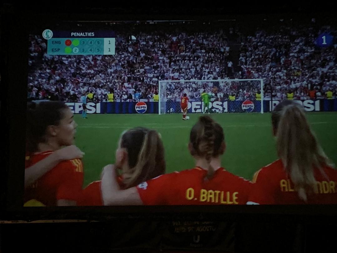 ccemalabo's tweet image. El Centro Cultural de España En Malabo proyecta en pantalla grande la final de la Eurocopa femenina 2025, Inglaterra vs España, disputado este domingo, 27 julio, en Bisilea (Suiza) y emitido en @La1_tve .
@EmbEspMalabo #EspañaEnGE @AECID_EspMalabo @AhoraEg @CooperacionESP