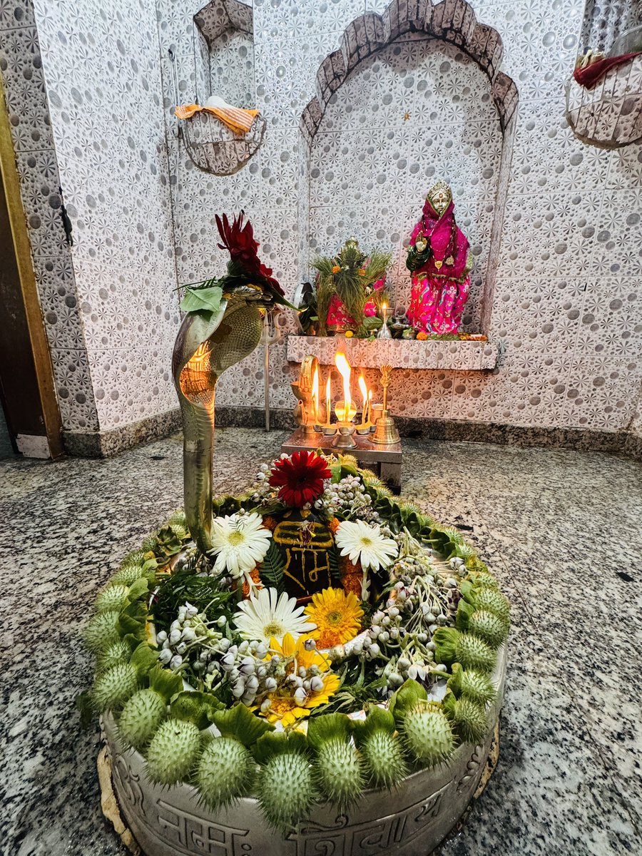 neelkanthtemple's tweet image. श्रावण सोमवार की आप सभी भक्तों को हार्दिक बधाई शुभकामनाएं श्री नीलकंठ महादेव जी सदा कृपा करें