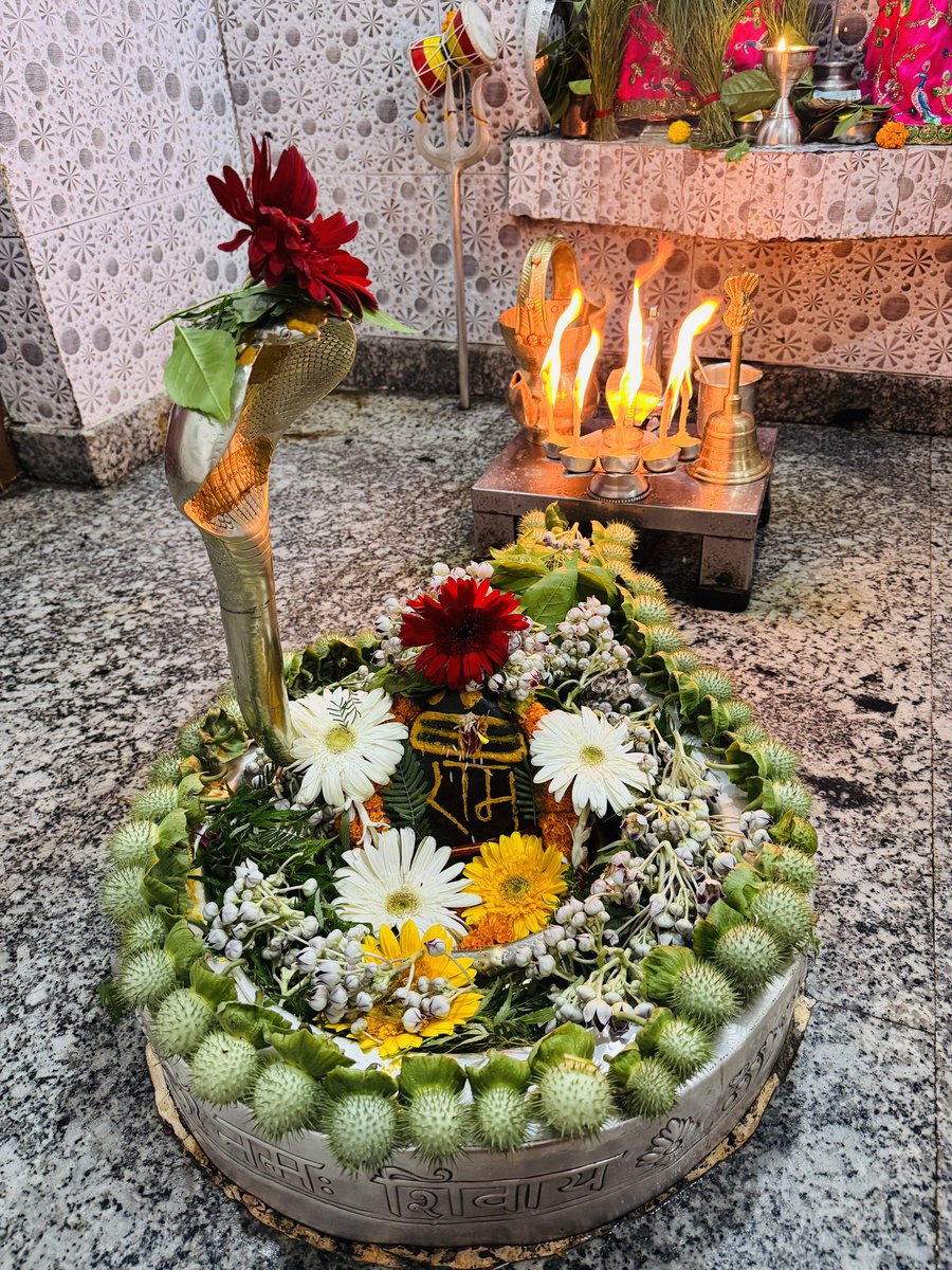 neelkanthtemple's tweet image. श्रावण सोमवार की आप सभी भक्तों को हार्दिक बधाई शुभकामनाएं श्री नीलकंठ महादेव जी सदा कृपा करें