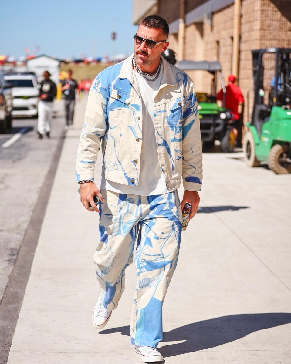 PamelaAmy87's tweet image. Remember this is the Travis that Taylor first met and most likely fell in love with. Pic 1 Travis from the first Chiefs game Taylor went to and pic 2 is their first known NYC date. I wouldn't be shocked if he shows up tomorrow with the El Travador mustache.
