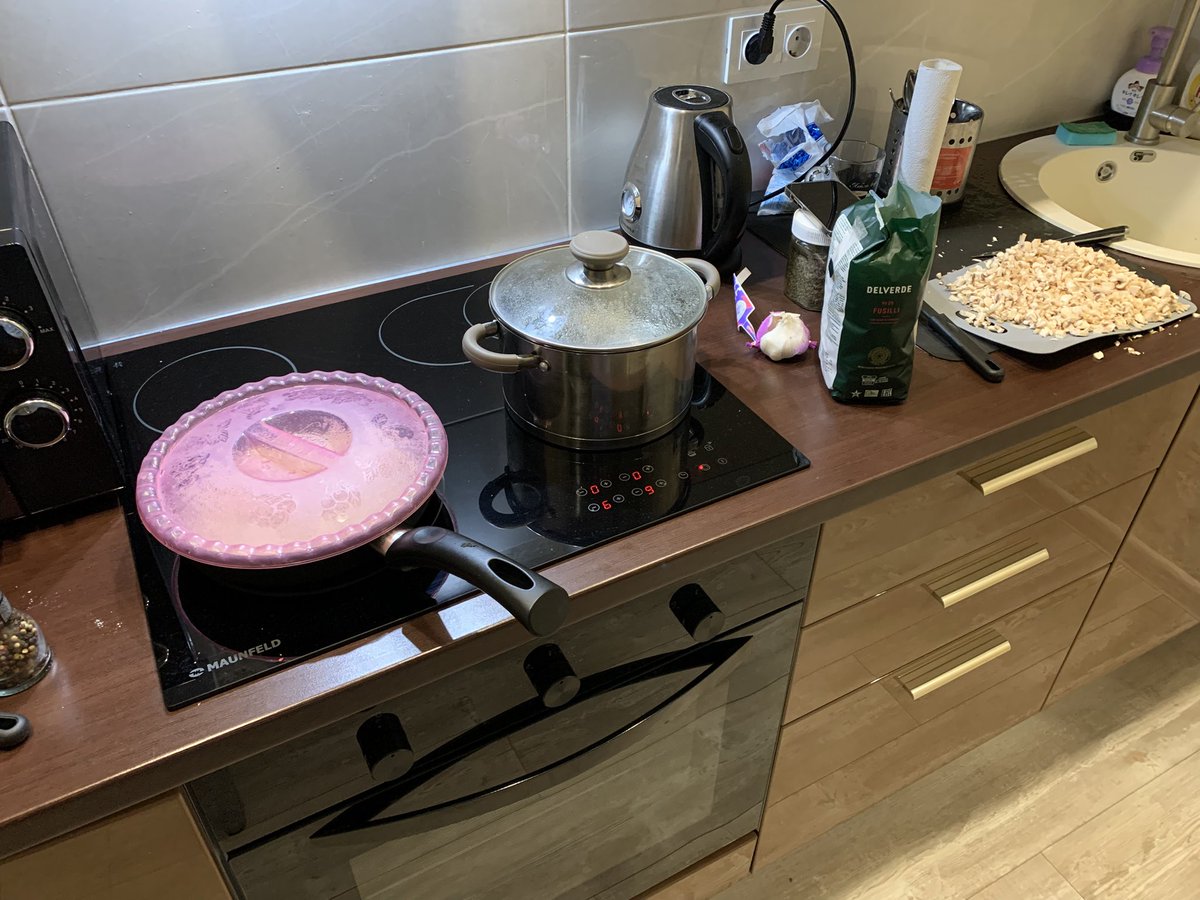 Fox_Allis's tweet image. I’m basically cooking free food