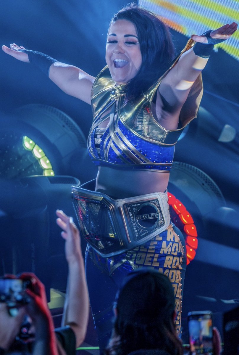 Bayleyscupcakes's tweet image. Bayley one year ago today in Tokyo, I love this gear so much. 💙💛