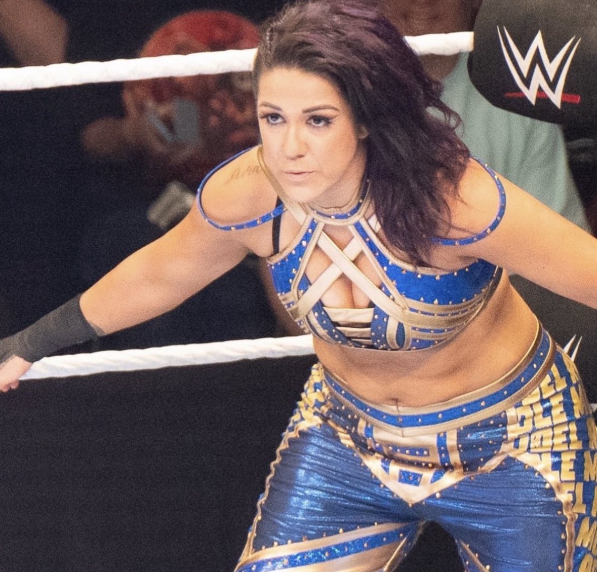 Bayleyscupcakes's tweet image. Bayley one year ago today in Tokyo, I love this gear so much. 💙💛