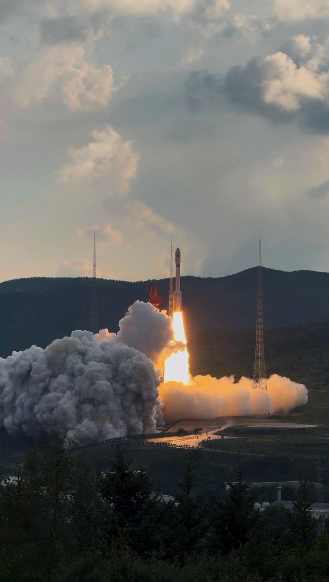 Kosmo_Michal's tweet image. Ve 12:03 SELČ odstartovala z kosmodromu Tchaj-jüan nosná raketa CZ-6A. Ta na oběžnou dráhu s výškou 1150 km a sklonem 86,5° dopravila pátou várku družic Hulianwang (Chu-lien-wang) pro šíření internetového připojení. Vzhledem k použité nosné raketě bylo družic na palubě pouze pět.