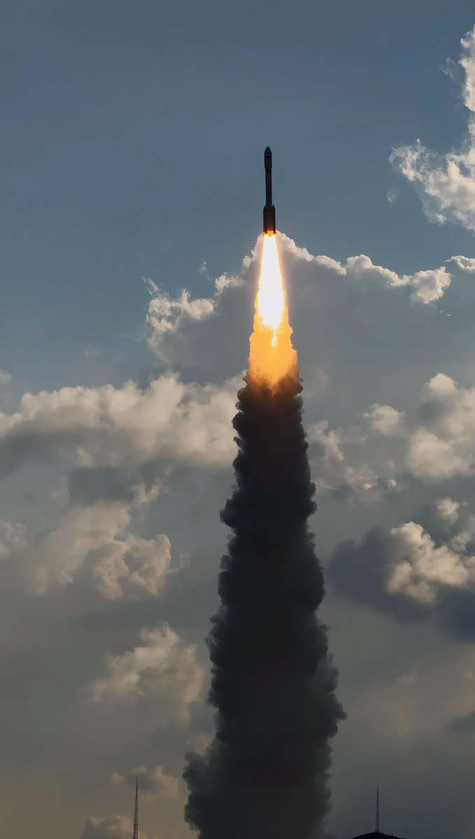 Kosmo_Michal's tweet image. Ve 12:03 SELČ odstartovala z kosmodromu Tchaj-jüan nosná raketa CZ-6A. Ta na oběžnou dráhu s výškou 1150 km a sklonem 86,5° dopravila pátou várku družic Hulianwang (Chu-lien-wang) pro šíření internetového připojení. Vzhledem k použité nosné raketě bylo družic na palubě pouze pět.