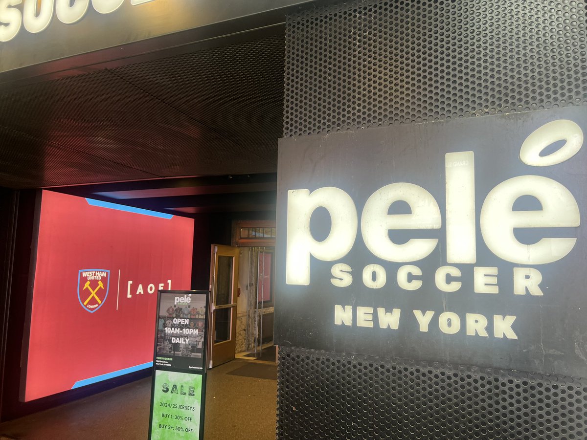 RobPritchard78's tweet image. 📍 @pelesoccershop Times Square 🇧🇷🇺🇸⚽️⚒️
#westham #artoffootball #pele