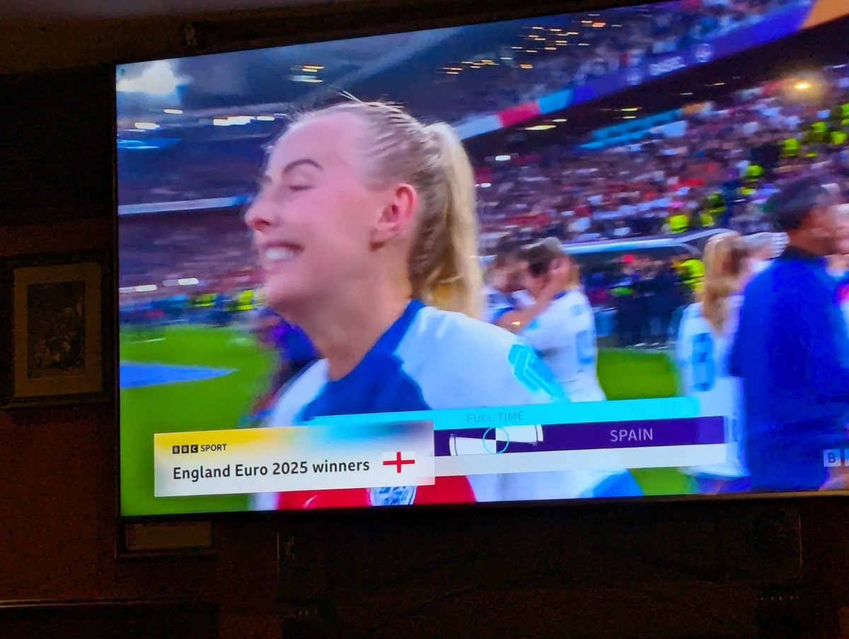 andreac1968's tweet image. Wow congratulations to the @Lionesses you did us proud, watching on holiday in Sofia #WEURO2025final