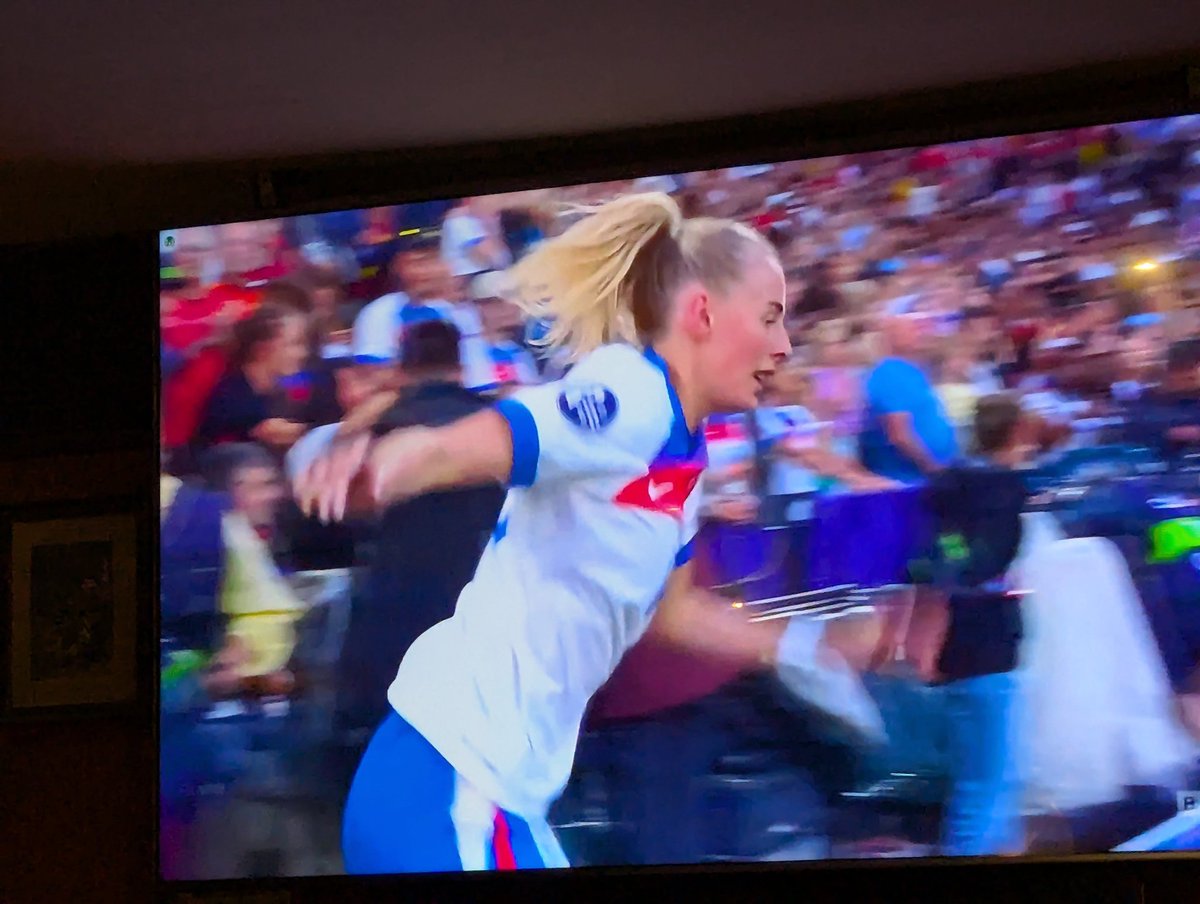 andreac1968's tweet image. Wow congratulations to the @Lionesses you did us proud, watching on holiday in Sofia #WEURO2025final