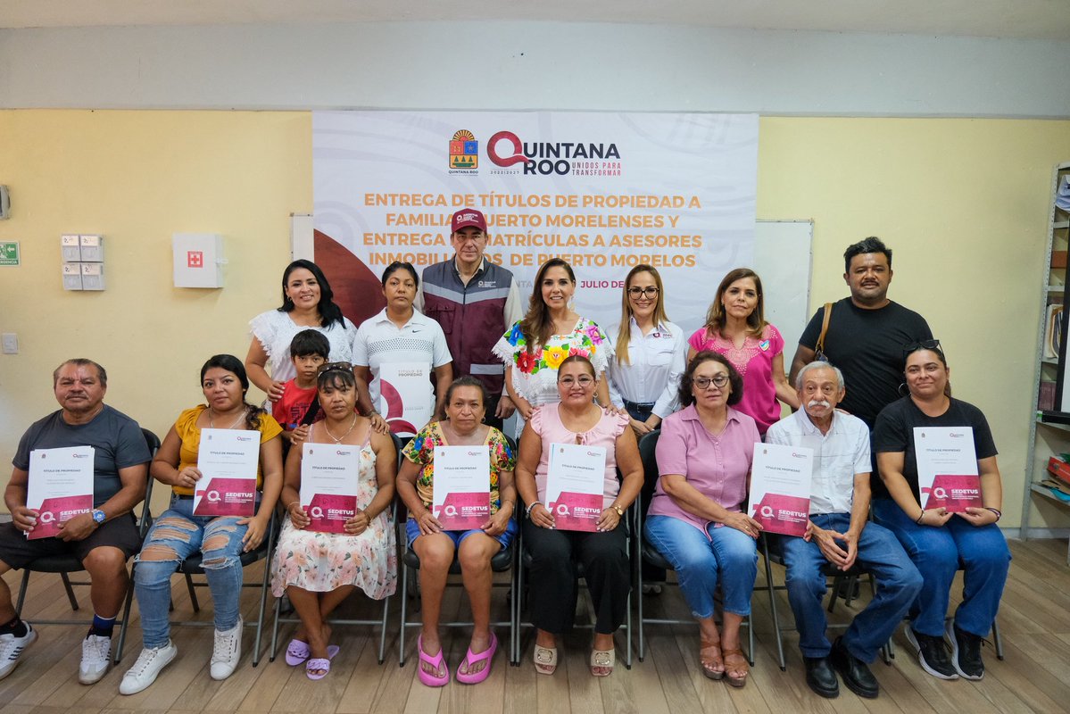MaraLezama's tweet image. 🏡 Entregamos títulos de propiedad a 17 familias de Leona Vicario en #PuertoMorelos, brindándoles certeza jurídica sobre su patrimonio, tras más de 40 años de espera e incertidumbre.
A través de la @SEDETUSQROO, cubrimos el costo total de inscripción en el Registro Público de la…