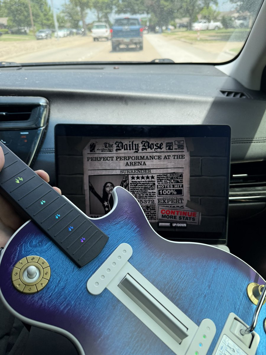 jfosheezy's tweet image. First CRKD guitar FC in a moving car?? Lmao