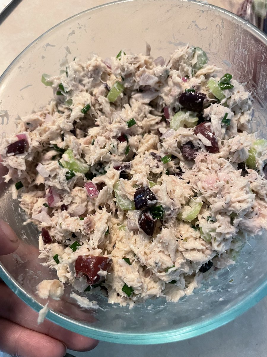 BstKidEva's tweet image. Trying to be an adult and think about the next few lunches. I’ll thank me later. Tina, celery, red onion, chive, Kalamata olive and HM dill avacado oil mayo.