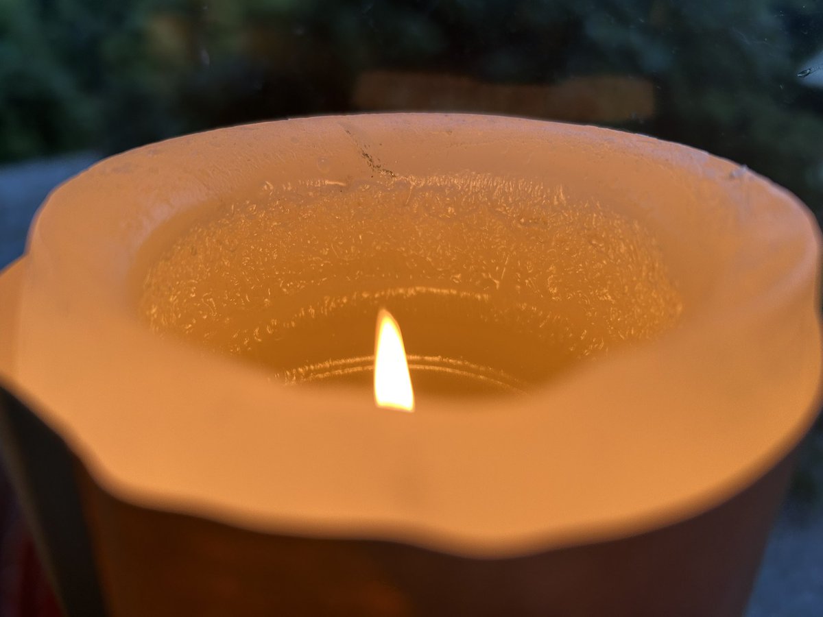 Hello, hope your Sunday has been lovely and you have a great week ahead. This #candleofhope  #candleinthewindow  is for #peace #compassion #resilience 🙏🙏