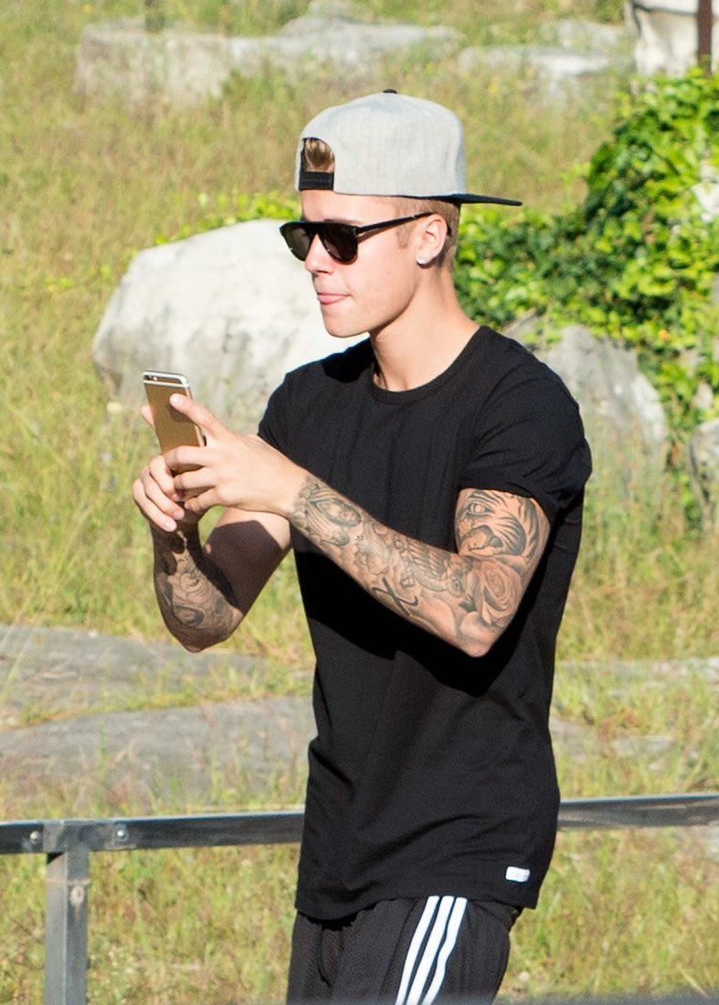JDBieberDumps's tweet image. Justin Bieber spotted at the Roman Forums in Rome, Italy
(Oct 8, 2014)