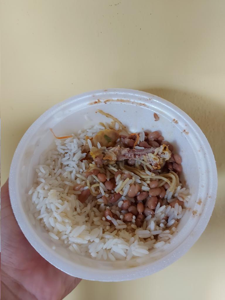 paraLanches's tweet image. Seu almoço no Pará lanches! quentinha por apenas R$2 ! Vai resistir? 😊