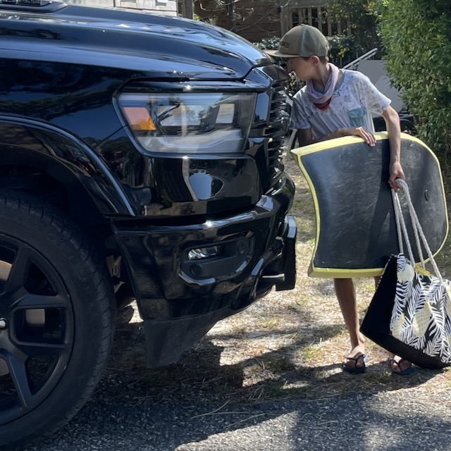 Le collégien voit bien la voiture. Le conducteur ne voit pas le collégien. Qui est responsable en cas d'accident ?
