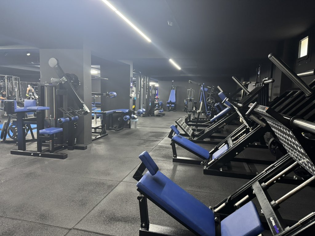 AlinaV_Psy's tweet image. A gym in Turkey
It looks like a disco from the 80s