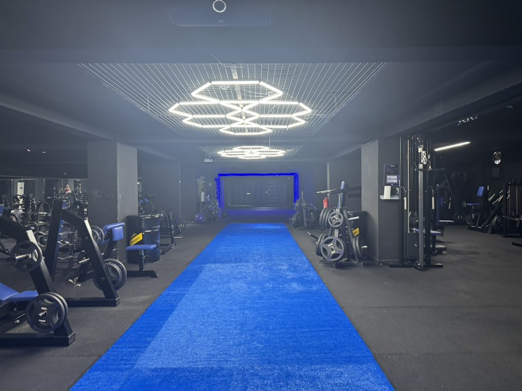 AlinaV_Psy's tweet image. A gym in Turkey
It looks like a disco from the 80s