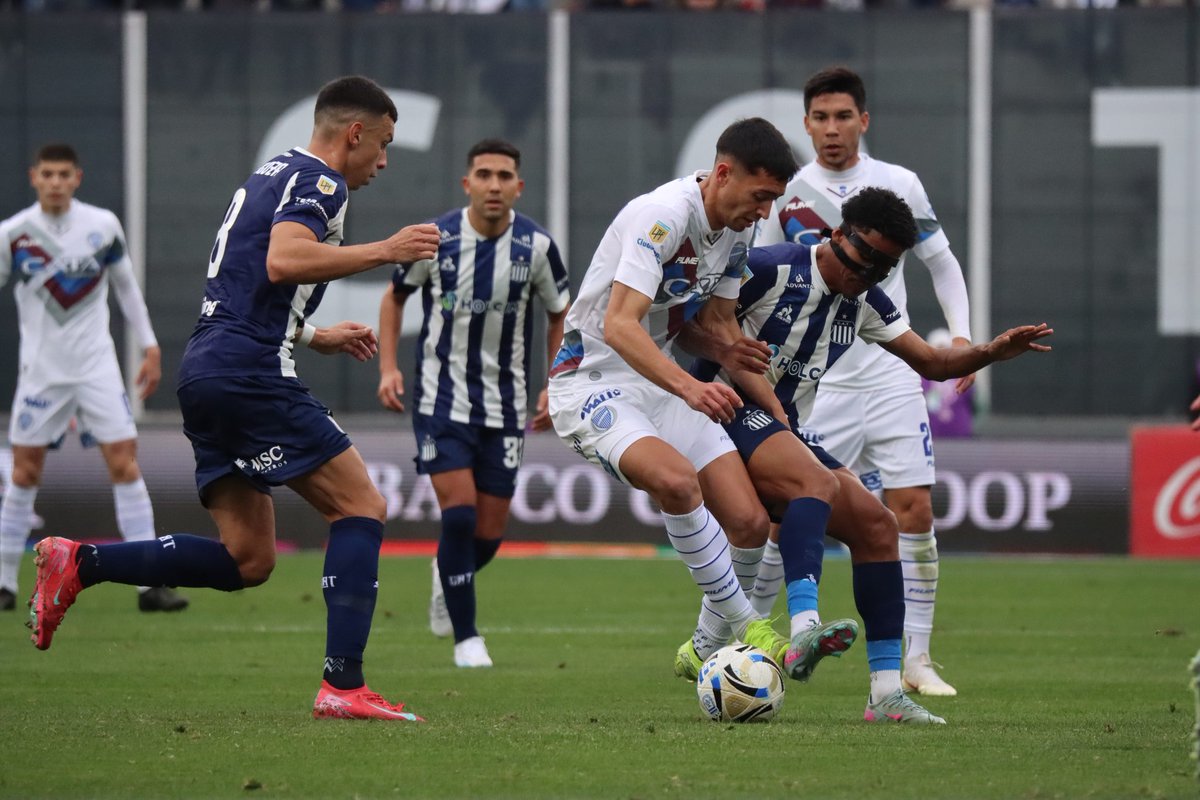 ClubGodoyCruz's tweet image. 📸 ¡Imágenes de la primera parte!

Talleres 0 🆚 0 Godoy Cruz

#JuegaGodoyCruz 💪
#VamosTomba 💙🤍