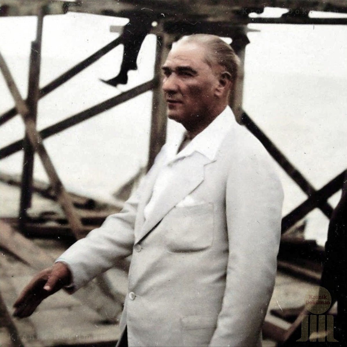 Mustafa Kemal Atatürk, Florya Deniz Köşkü inşaatında. (30 Haziran 1935)
