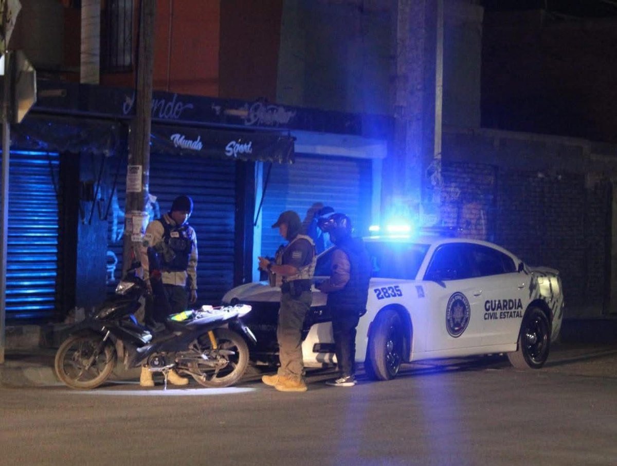 🚨Como resultado de operativos de la #GCE en la #CapitalPotosina, fueron detenidos dos presuntos, con antecedentes delictivos, quienes portaban 23 dosis de “cristal” y cuatro bolsas de marihuana.

✅Gracias al trabajo de la #SSPCE, disfrutamos de #SeguridadSinLímites.