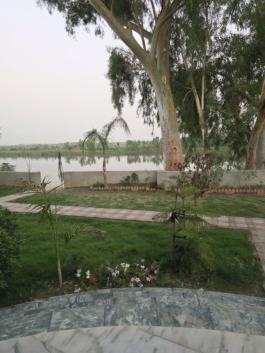 Fahad7Khan's tweet image. دریا کی دہلیز پہ ٹھہری سوچ رہی ہیں آنکھیں!!
کتنا وقت لگے گا آخر ، سارے خواب بہانے میں!!
