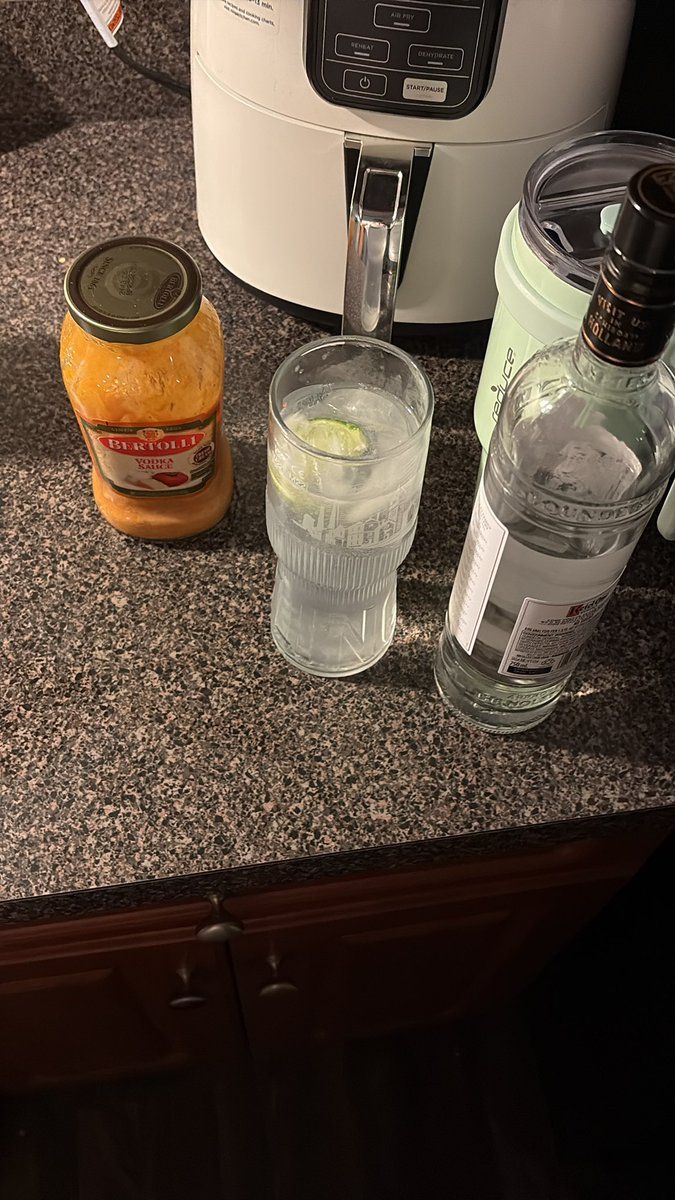 dav1dstearns's tweet image. Who else #drinkingalone