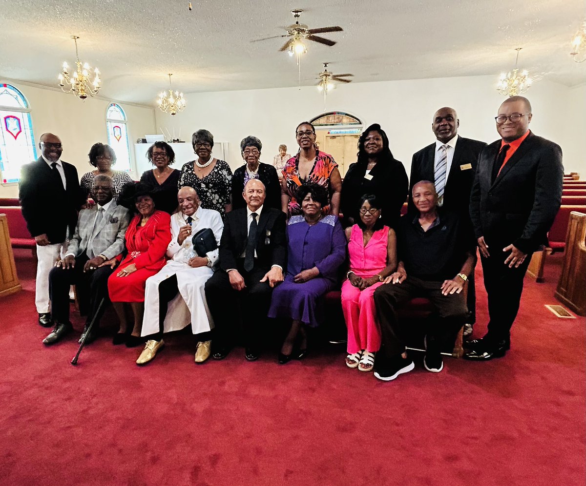 We had a great time at church today! This was the first time that Grandma Irene’s living children have been in church together in quite some time (outside of a funeral)! God is so good! #FamilyFirst #GlamourGranny