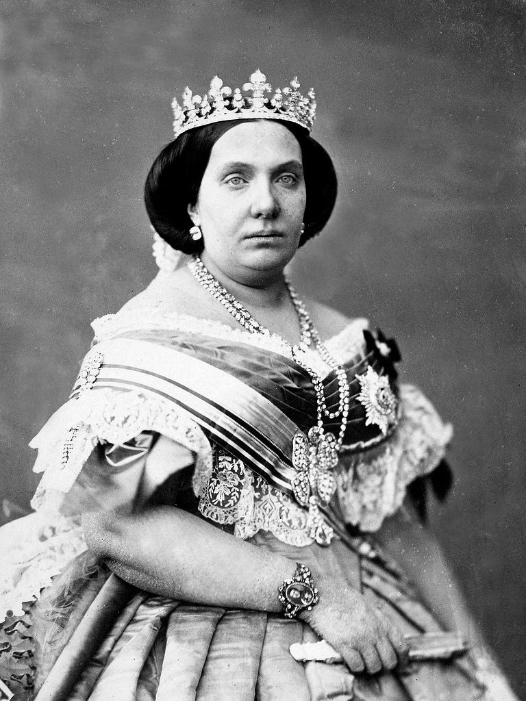 UnamunoAgain's tweet image. Isabel II la española     Isabel II la inglesa