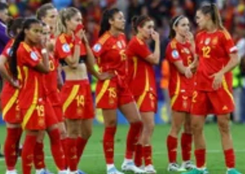 Que levante la mano a quién le importe una mierda que las feminazis de la selección femenina de fútbol haya perdido la final.

Yo. ✋️🇪🇸