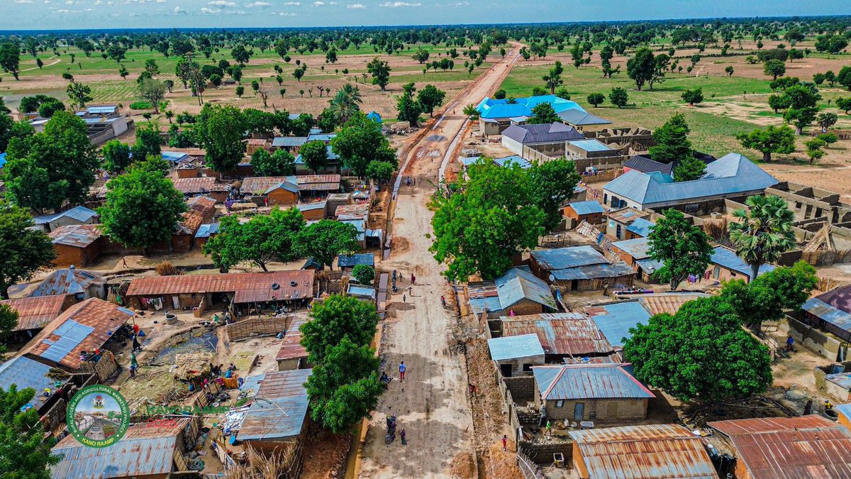 Kk_frontline's tweet image. Rural Development: Construction of 22.9KM road From Ajingi-Gulya to Gaya Road (Surface Dressing).
#AbbaIsWorking.