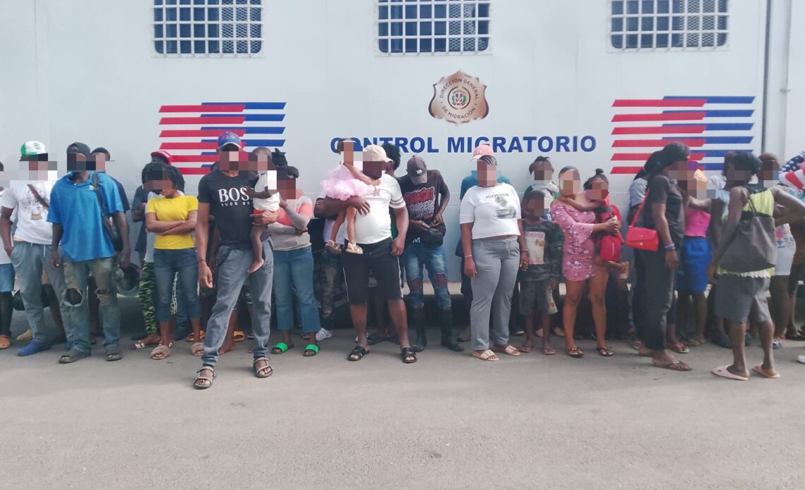 La Dirección General de Migración (DGM) informó que repatrió este jueves a 1,277 ciudadanos haitianos que se encontraban en territorio dominicano en condición migratoria irregular. Los operativos se realizaron en distintas provincias del país.

wp.me/pbRwvr-1Q94