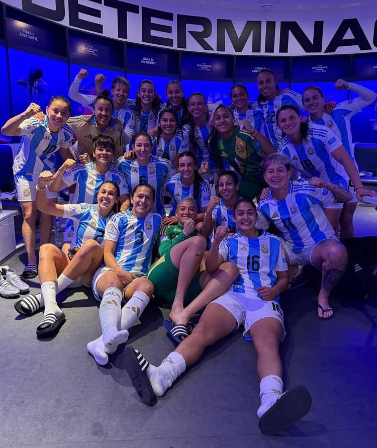 sofftjuli's tweet image. mañana necesito el milagro de ellas