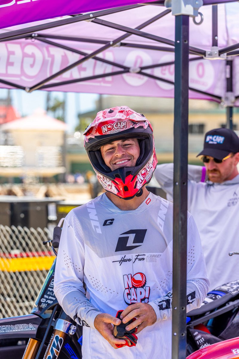 StarkFutureBike's tweet image. Stark hits the beach 🏖⚡️
Wyo Fontenot took the win in the mini whip comp proving once again that electric can fly.
The Varg made waves at the US Open of Surf in Huntington Beach, throwing down high flying FMX action right on the sand.
#StarkVARG #FMX