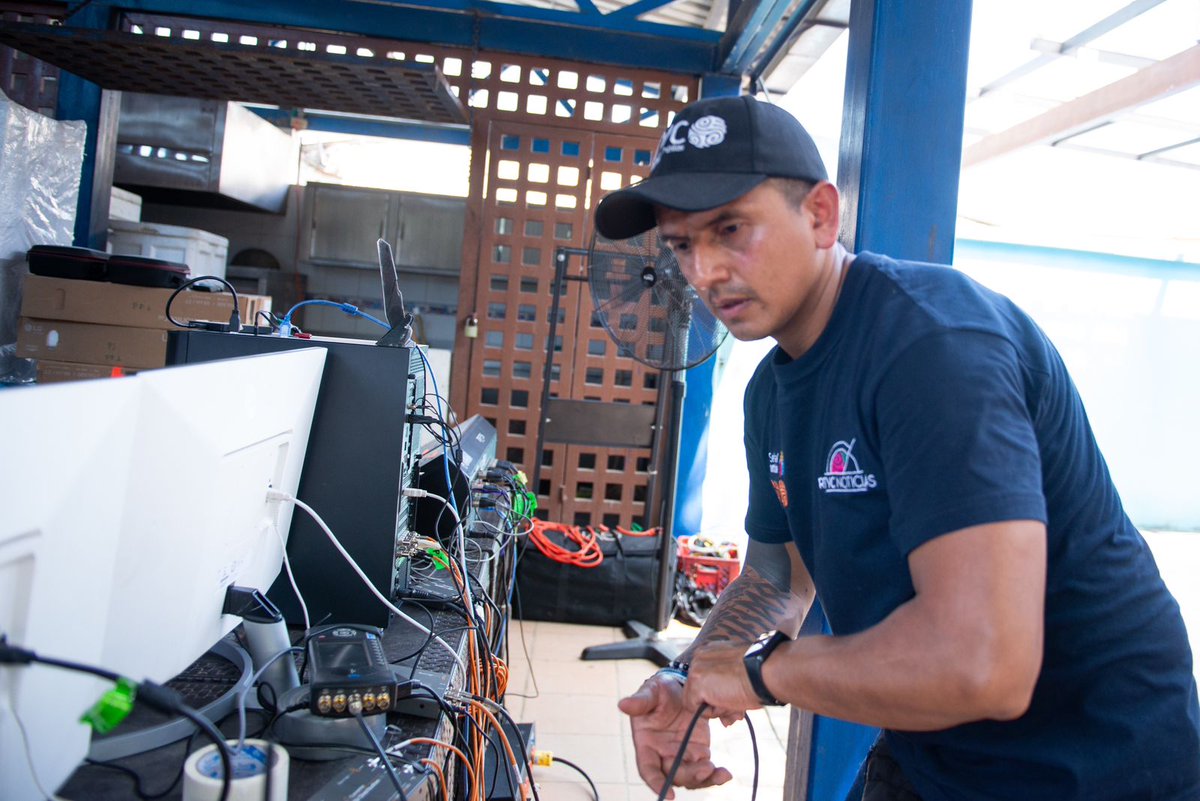 RTVCco's tweet image. 🎥🎞️Desde San Basilio del Palenque, el equipo del Sistema de Medios Públicos ya está terminando de dejar listo los últimos detalles para llevar a cabo el gran lanzamiento de Cine Comunitario, el nuevo programa de Señal Colombia creado por y desde las comunidades.