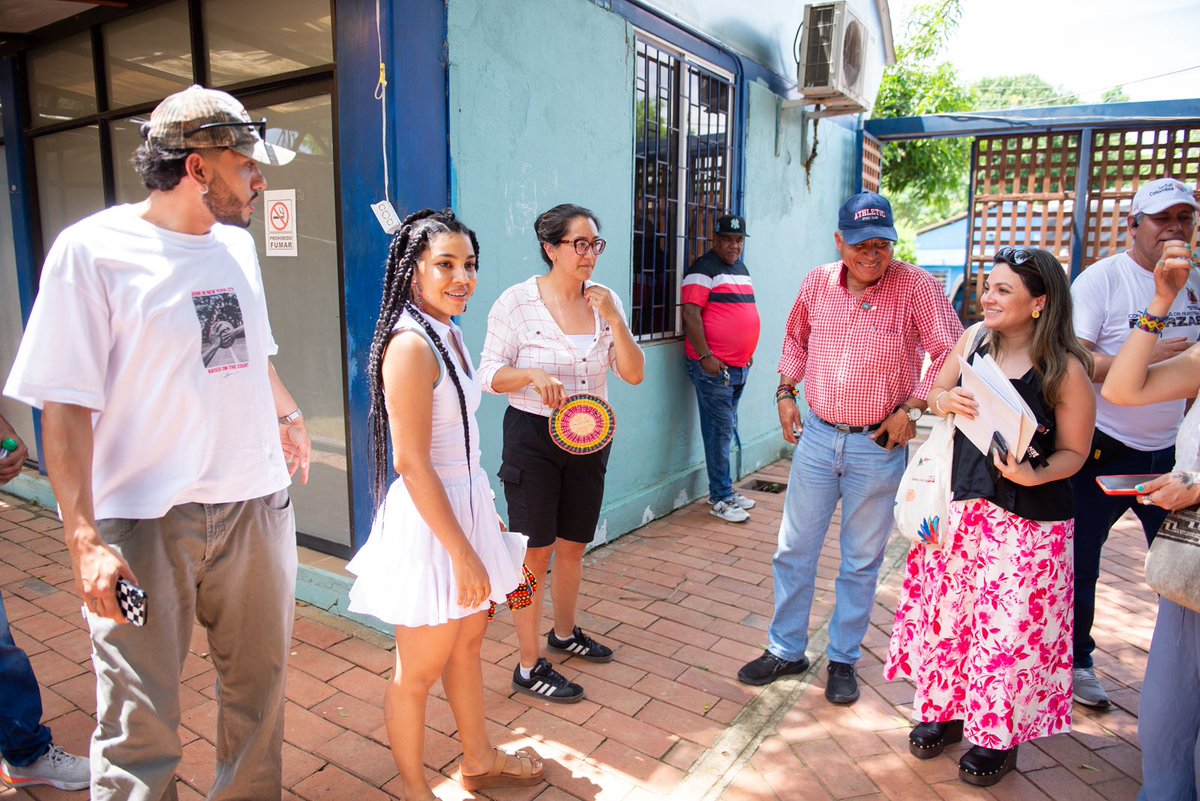 RTVCco's tweet image. 🎥🎞️Desde San Basilio del Palenque, el equipo del Sistema de Medios Públicos ya está terminando de dejar listo los últimos detalles para llevar a cabo el gran lanzamiento de Cine Comunitario, el nuevo programa de Señal Colombia creado por y desde las comunidades.