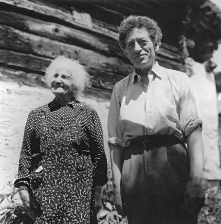 zarandillo's tweet image. Alberto Giacometti mit seiner Mutter Annetta in Maloja, 1959, Sammlung E.W.K., Bern Foto: Eberhard W. Kornfeld