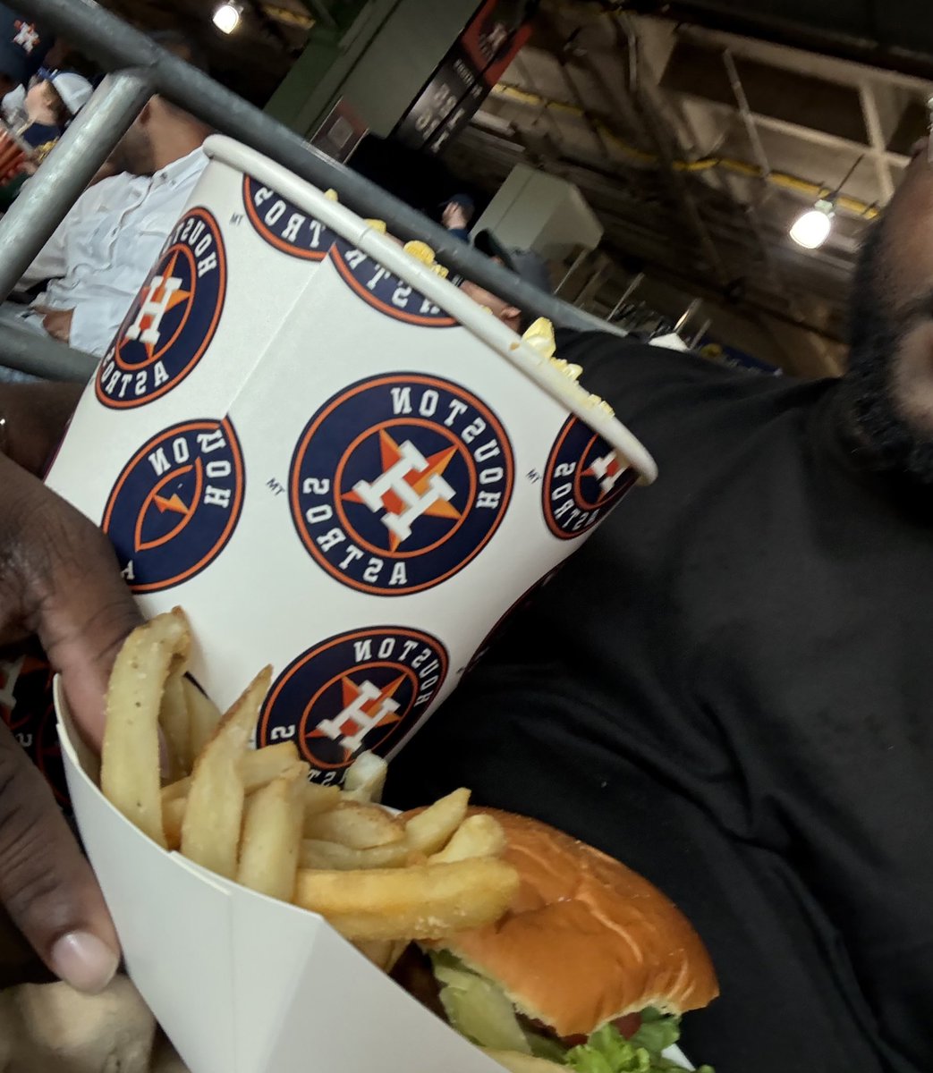revenge_destroy's tweet image. Thank you #astros for great seats for the fam. #fathertime π