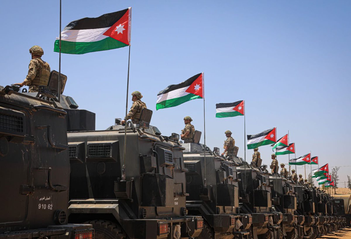 AlkhaldiSuhib's tweet image. في قلاع الجيش حيث الشرف عنوان والتضحية مبدأ، رجالٌ نذروا ارواحهم للوطن فكانوا درعه الحصين وسياجه المتين.