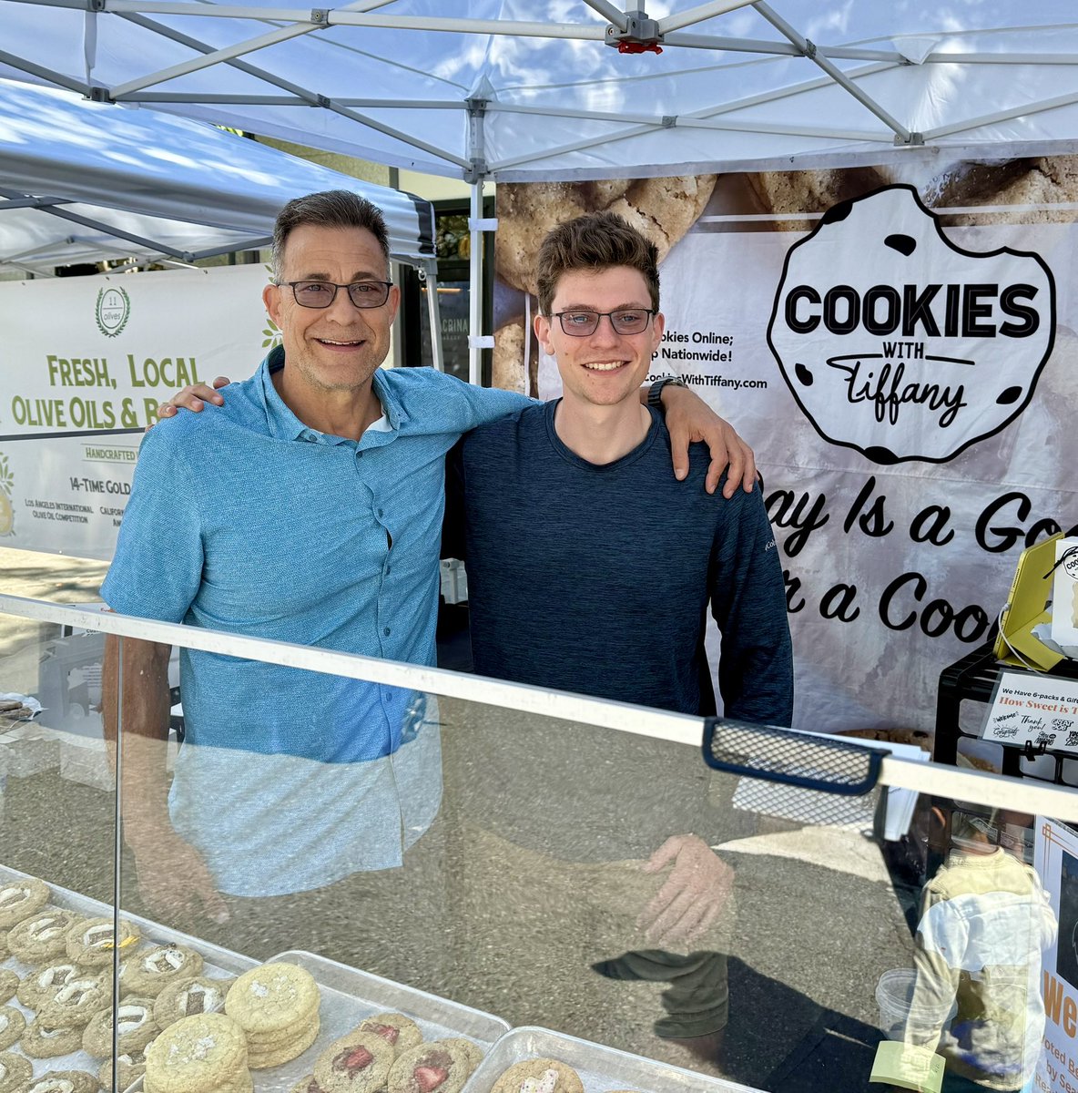 ☀️Beautiful weather, 🥗 an exquisite Mercer Island Farmers Market, and 🍪 sweet times, with my loved ones 👬 make for a perfect weekend day❤️