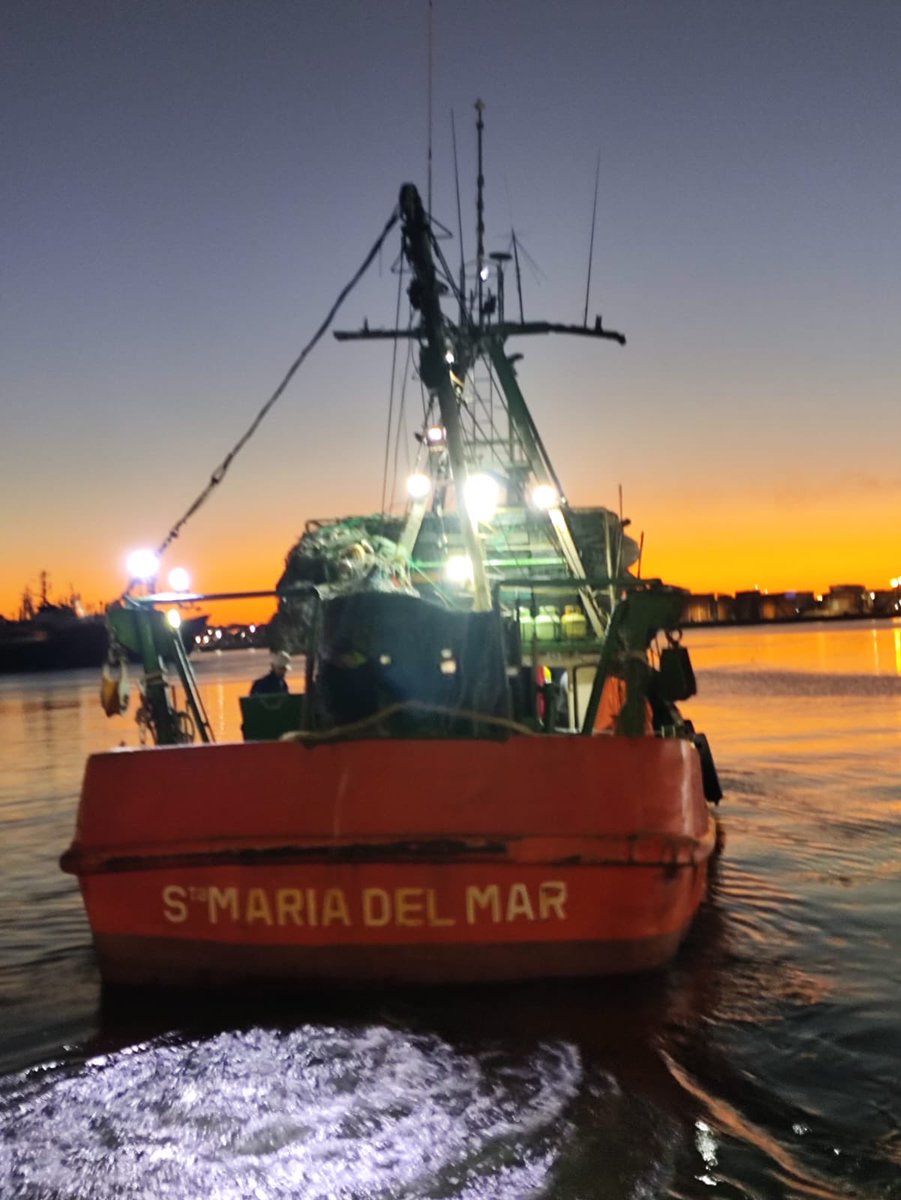 yucayo's tweet image. Han pasado 60 días desde que el Sindicato de Marineros paralizó la flota costera uruguaya y más de 15 de que hizo volver desde alta mar a los pocos barcos de altura que aún quedaban trabajando.
El mar uruguayo está desierto, despoblado, mientras la flota argentina opera sin…