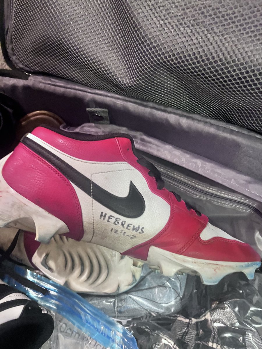 Never put my feet on the field without being grounded🙏🏽