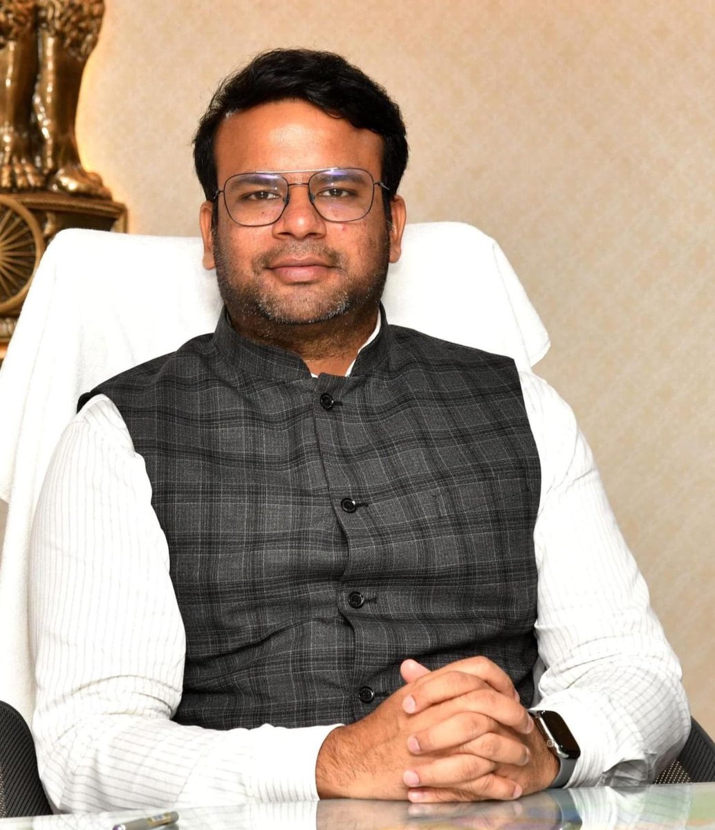 మహా విశాఖపట్నం నగరపాలక సంస్థ ప్రధాన కార్యాలయంలోను, అన్ని జోనల్ కార్యాలయాలలోనూ "ప్రజా సమస్యల పరిష్కార వేదిక ( Public Grievance Redressal system-PGRS )కార్యక్రమం" 2025  జులై 28వ తేదీ సోమవారం ఉదయం 11.00 గంటల నుండి మధ్యాహ్నం 1.00 గంట వరకు నిర్వహించబడునని నగర మేయర్ శ్రీ పీలా