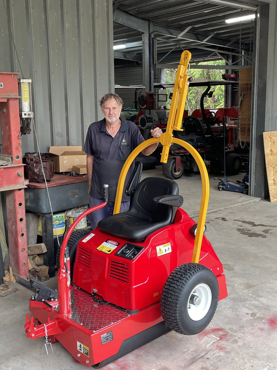 Ray, the Head Mechanic at <a href="/CairnsGolf/">Cairns Golf Club</a> ⛳️ was very happy to accept the delivery of new RE50 ⚡️electric lithium powered machine.

Request a Demo 💯 Visit truturf.com/request-demons… or dm us here 🙌