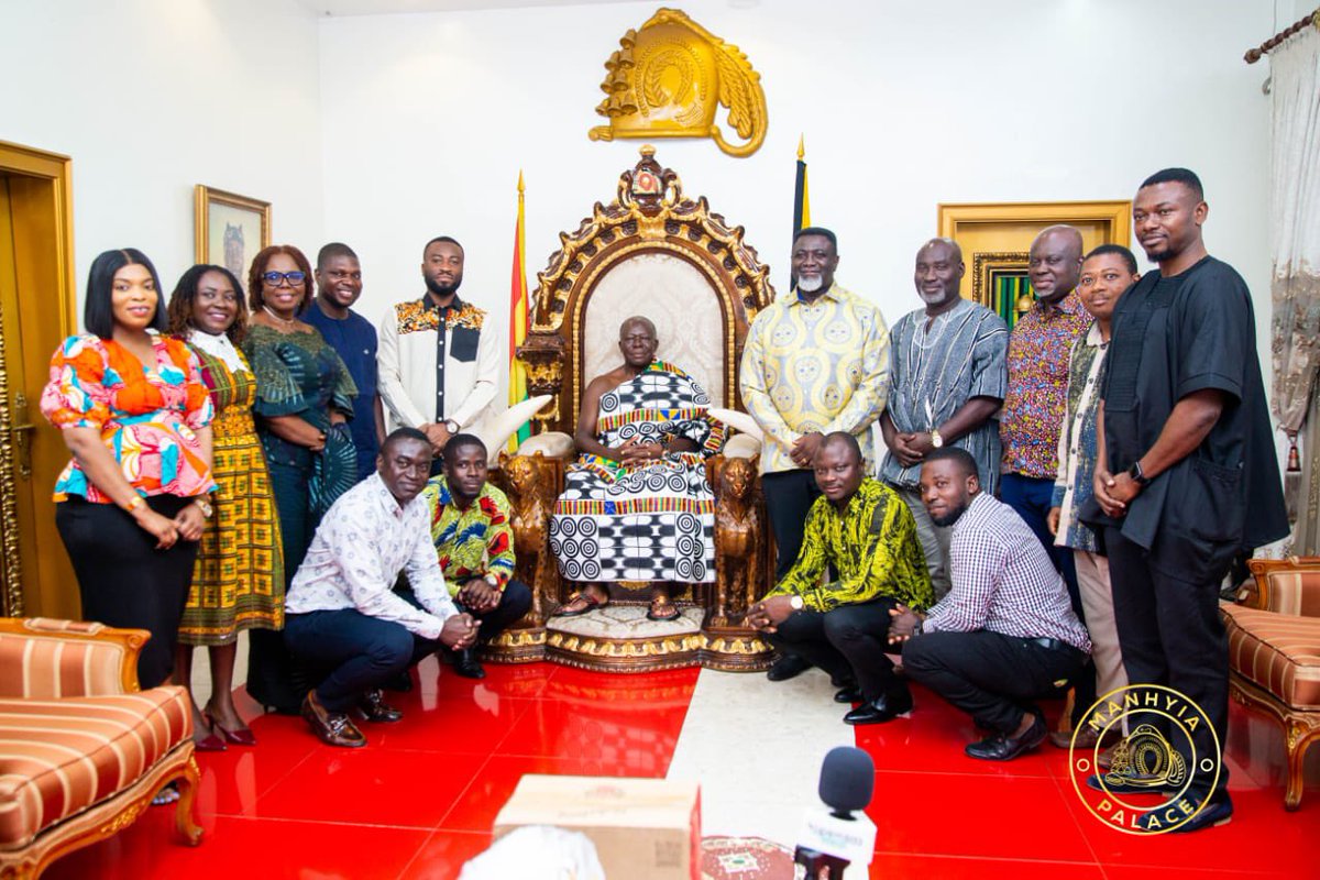 TheAkosahEmma's tweet image. Had the opportunity to join my boss, Dr. Andy Osei Okrah to Manhyia Palace as he officially introduced the leadership of the Tree Crops Development Authority to Asanthene, Otumfour Osei Tutu II and to thank him for his guidance and ask for his blessings.